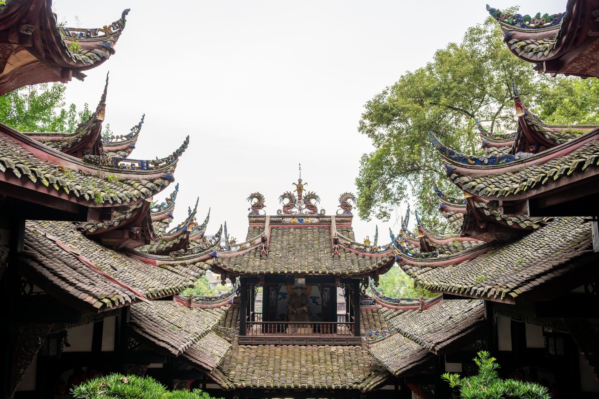 Ancient architecture showcases traditional design in DuJiangYan